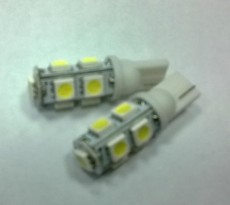 LED-крушки за габарит и плафон,светещи в ярка светлина с XENON ефект.
Модел:28155
Цена-10лвкт.