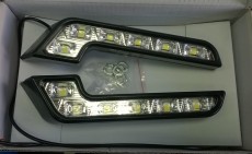 LED дневни светлини за външен монтаж чрез болт-8мм и гайка,
дължина-18,5см.
Модел:007-2 /12V
Цена-30лв.