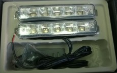 LED дневни светлини за вграден монтаж,чрез планки и винтове,
дължина-11см,ширина-2,1см.
Модел:002-2 /12V
Цена-28лв.